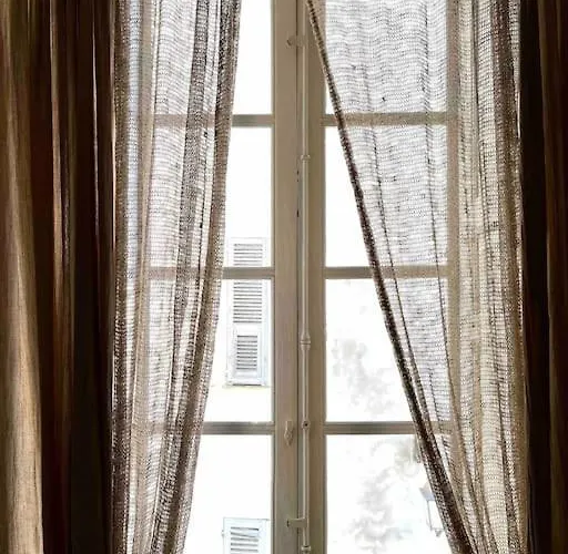 Апартаменты 83m2 De Charme Au Coeur De La Cite Imperiale Аяччо